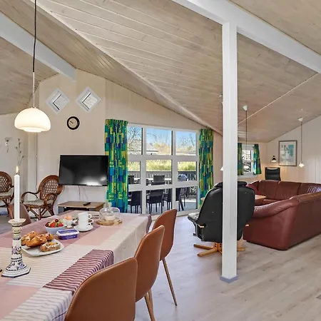 Beautiful In Glesborg With Kitchen * Fjellerup Strand