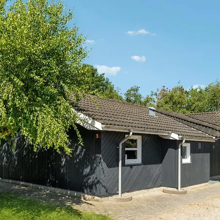 Beautiful In Glesborg With Kitchen Fjellerup Strand